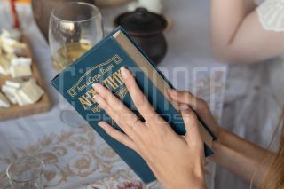 Девичник в глэмпинге. Фотосъемка невесты и её подружек.