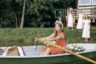 Девичник в глэмпинге. Фотосъемка невесты и её подружек.