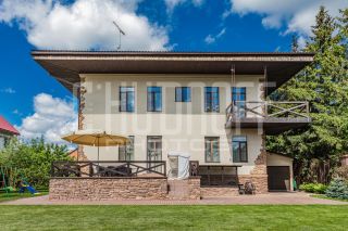 Интерьерная и экстерьерная фотосъемка дома на продажу.