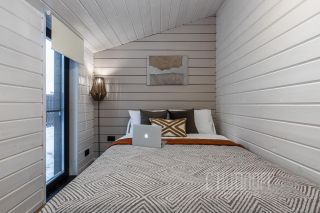 Комплексная презентация загородного дома для сдачи в аренду посуточно. Интерьерная и контентная фотосессия.