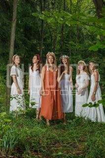 Девичник в глэмпинге. Фотосъемка невесты и её подружек.