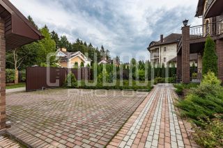 Комплексная фотопрезентация загородного дома для продажи.