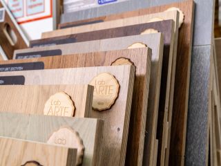 Профессиональная фотосъемка магазина ламинат. Фото для контента.