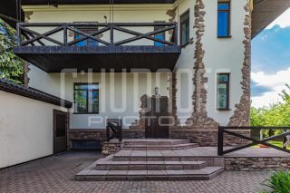 Интерьерная и экстерьерная фотосъемка дома на продажу.