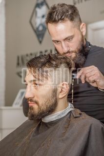 Интерьерная и репортажно-постановочная фотосъемка барбершопа