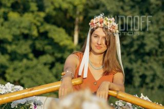 Девичник в глэмпинге. Фотосъемка невесты и её подружек.