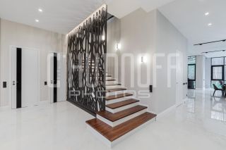 Предметная фотосъемка лестницы в интерьере дома.