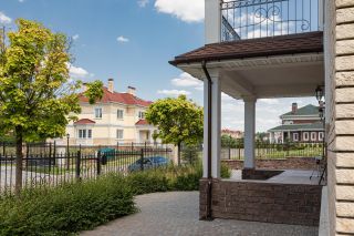 Интерьерная и экстерьерная фотосъемка коттеджа на продажу.