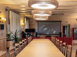 Архитектурная и интерьерная фотосъёмка гостиничного комплекса.