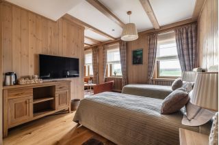 Архитектурная и интерьерная фотосъёмка гостиничного комплекса.