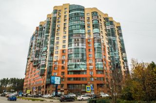 Интерьерная фотосъемка трехкомнатной квартиры. Дворовая территория.