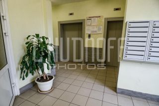 Интерьерная фотосъемка трехкомнатной квартиры. Лифтовой холл.