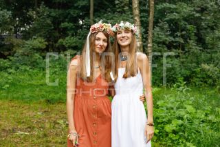 Девичник в глэмпинге. Фотосъемка невесты и её подружек.