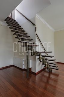 Интерьерная и экстерьерная фотосъемка дома на продажу.