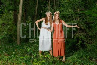 Девичник в глэмпинге. Фотосъемка невесты и её подружек.