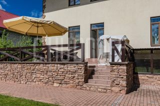 Интерьерная и экстерьерная фотосъемка дома на продажу.