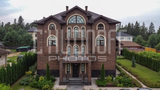 Комплексная фотопрезентация загородного дома для продажи.