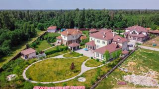 Интерьерная и экстерьерная фотосъемка коттеджа на продажу.