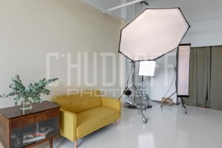 Интерьерная фотосъемка профессиональной фотостудии.