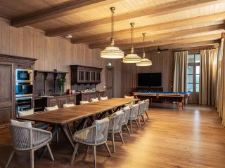 Архитектурная и интерьерная фотосъёмка гостиничного комплекса.