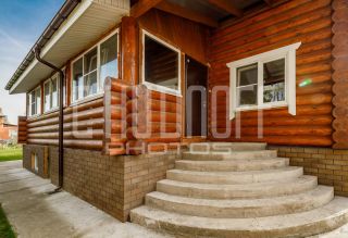 Фотосъемка недвижимости. Крыльцо дома.