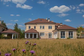 Интерьерная и экстерьерная фотосъемка коттеджа на продажу.