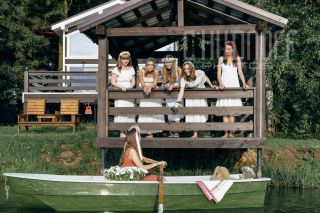 Девичник в глэмпинге. Фотосъемка невесты и её подружек.