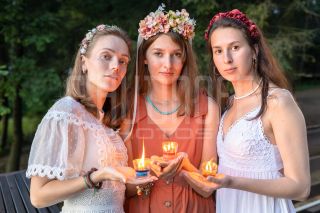 Девичник в глэмпинге. Фотосъемка невесты и её подружек.