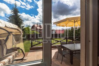 Интерьерная и экстерьерная фотосъемка дома на продажу.