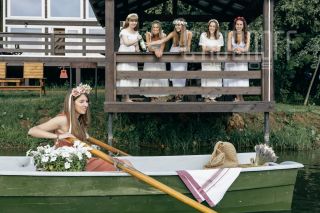 Девичник в глэмпинге. Фотосъемка невесты и её подружек.