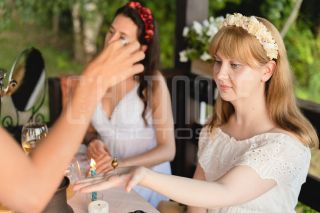 Девичник в глэмпинге. Фотосъемка невесты и её подружек.