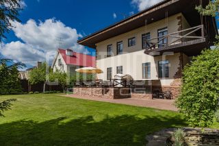 Интерьерная и экстерьерная фотосъемка дома на продажу.