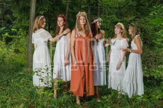 Девичник в глэмпинге. Фотосъемка невесты и её подружек.