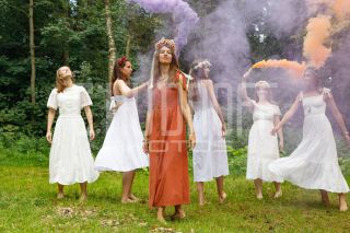 Девичник в глэмпинге. Фотосъемка невесты и её подружек.