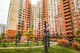 Интерьерная фотосъемка трехкомнатной квартиры. Дворовая территория.