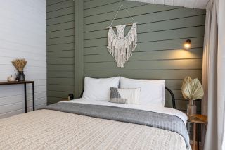 Комплексная презентация загородного дома для сдачи в аренду посуточно. Интерьерная и контентная фотосессия.