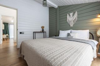 Комплексная презентация загородного дома для сдачи в аренду посуточно. Интерьерная и контентная фотосессия.