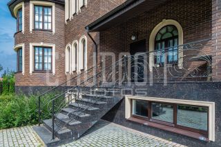 Комплексная фотопрезентация загородного дома для продажи.