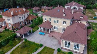 Интерьерная и экстерьерная фотосъемка коттеджа на продажу.