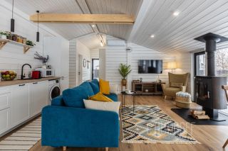 Комплексная презентация загородного дома для сдачи в аренду посуточно. Интерьерная и контентная фотосессия.