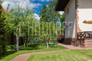 Интерьерная и экстерьерная фотосъемка дома на продажу.