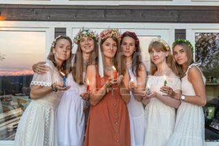 Девичник в глэмпинге. Фотосъемка невесты и её подружек.