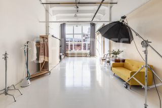 Интерьерная фотосъемка профессиональной фотостудии.