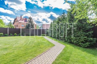 Интерьерная и экстерьерная фотосъемка дома на продажу.