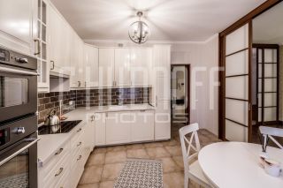 Интерьерная фотосъемка трехкомнатной квартиры. Кухня.