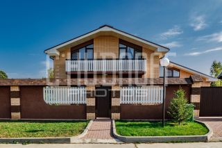 Фотосъемка коттеджа. Общий вид дома с улицы.