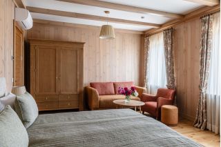 Архитектурная и интерьерная фотосъёмка гостиничного комплекса.