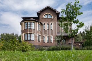 Комплексная фотопрезентация загородного дома для продажи.