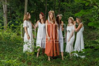 Девичник в глэмпинге. Фотосъемка невесты и её подружек.