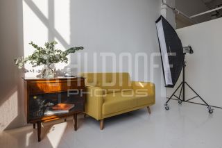 Интерьерная фотосъемка профессиональной фотостудии.